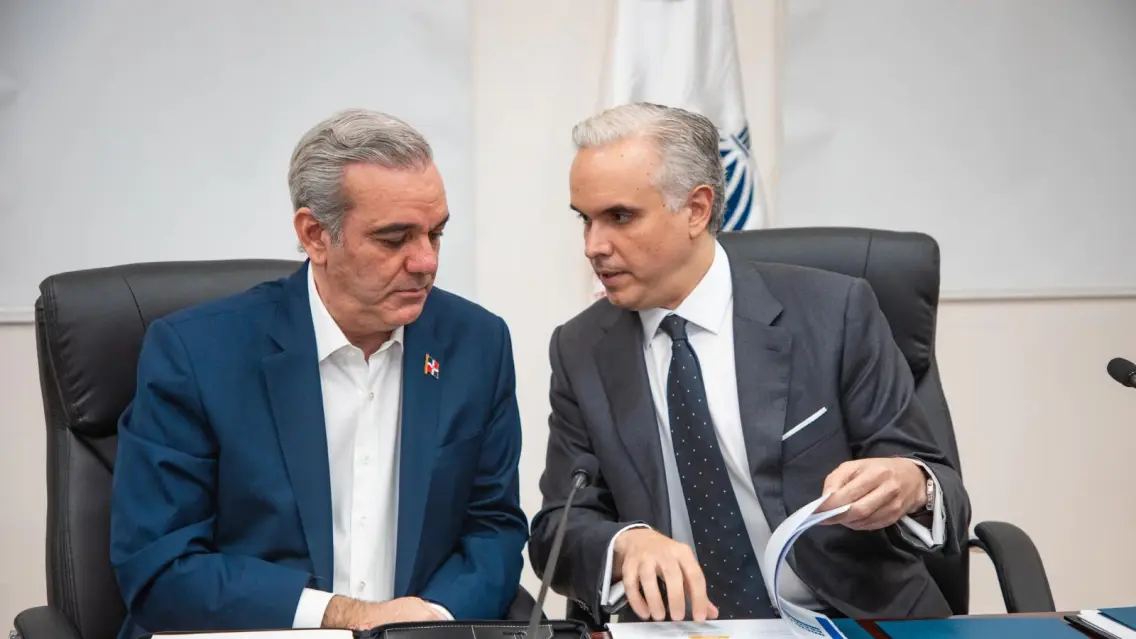 Luis Abinader se reúne con Ministro de Educación para abordar avances en Educación