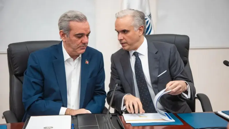 Presidente Abinader se reúne por escasez de cupos en educación pública