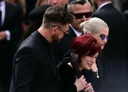 Último adiós de miles de fans a Ozzy Osbourne en Birmingham