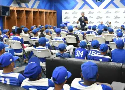 DCNB realiza charla motivacional a 60 atletas en campamento Tigres del Licey