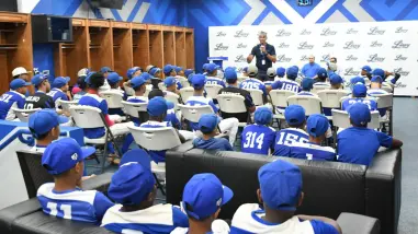 DCNB realiza charla motivacional a 60 atletas en campamento Tigres del Licey