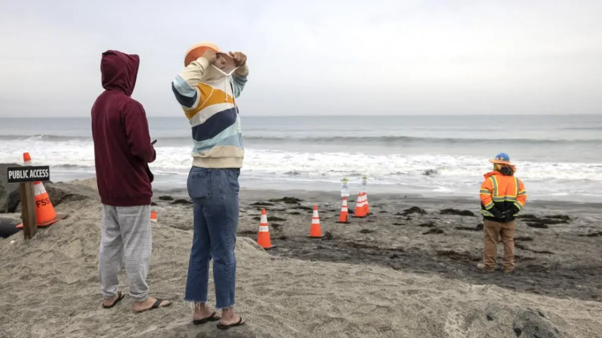 El tsunami alcanza la costa de California mientras se desactiva la alerta en Hawái.