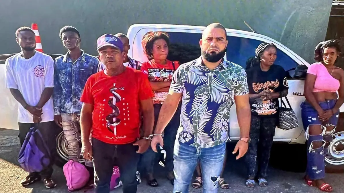 Joely Rafael Ventura Mejía, junto a haitianos indocumentados, (imagen fuente externa).