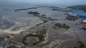 Tsunami en Rusia deja edificios sumergidos bajo el agua
