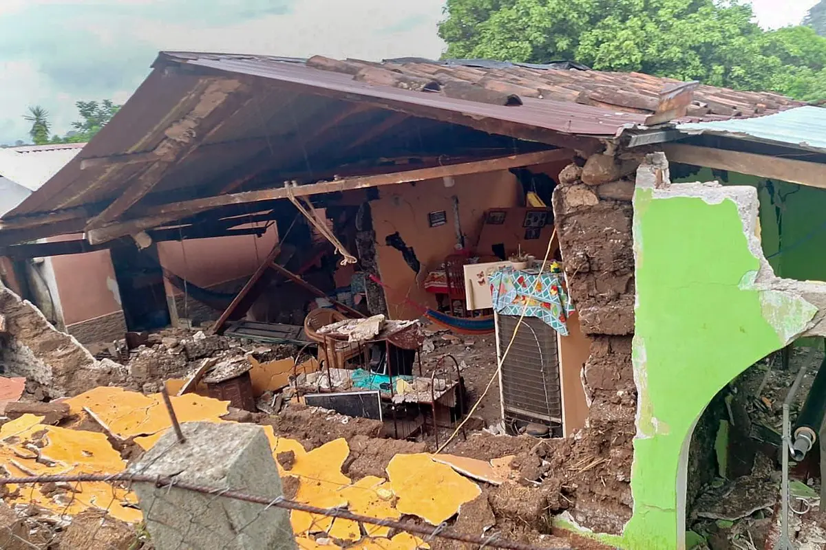 Escombros tras sismos en guatemala