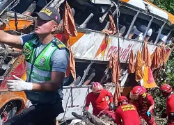 Choque entre microbús y bus del Metropolitano en Lima deja saldo trágico