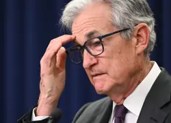 Trump vuelve a llamar estúpido al presidente de la Fed por no hacer lo que él quiere