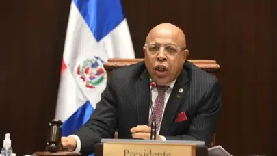 Alfredo Pacheco critica forma en que primera dama y sus hijas expresaron rechazo al Código Penal