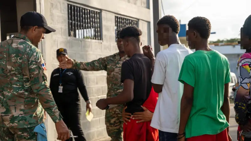 Migración detiene a 997 ilegales y deporta a 1,045