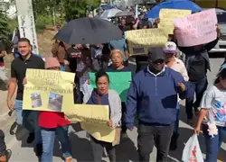 Protestan por construcción de carretera Majagual - Loma Colorada en Villa Riva