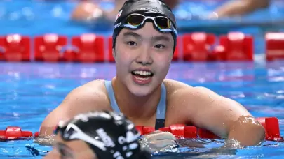 El dilema que rodea a Yu Zidi, de 12 años, en los Mundiales de Natación
