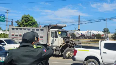 Al menos cinco personas fallecidas en accidente en la autopista 6 de Noviembre