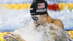 Kate Douglass impone su ley en los 200 braza
