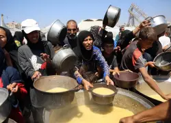 El emisario de EEUU visita centro de distribución en Gaza donde se agrava la crisis humanitaria