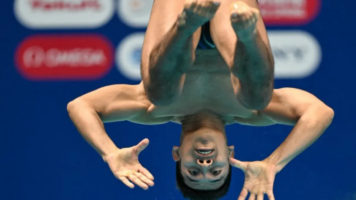 En la imagen, Jonathan Ruvalcaba realizando clavado.