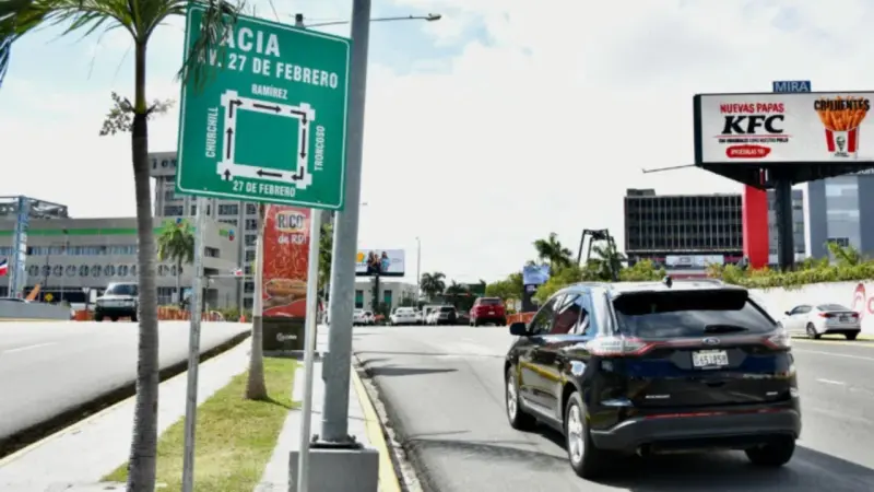 Prohibición de giros en Abraham Lincoln desata malestar entre conductores