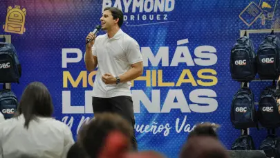 Raymond Rodríguez y Fundación GBC entregan útiles escolares a niños de Villa Juana