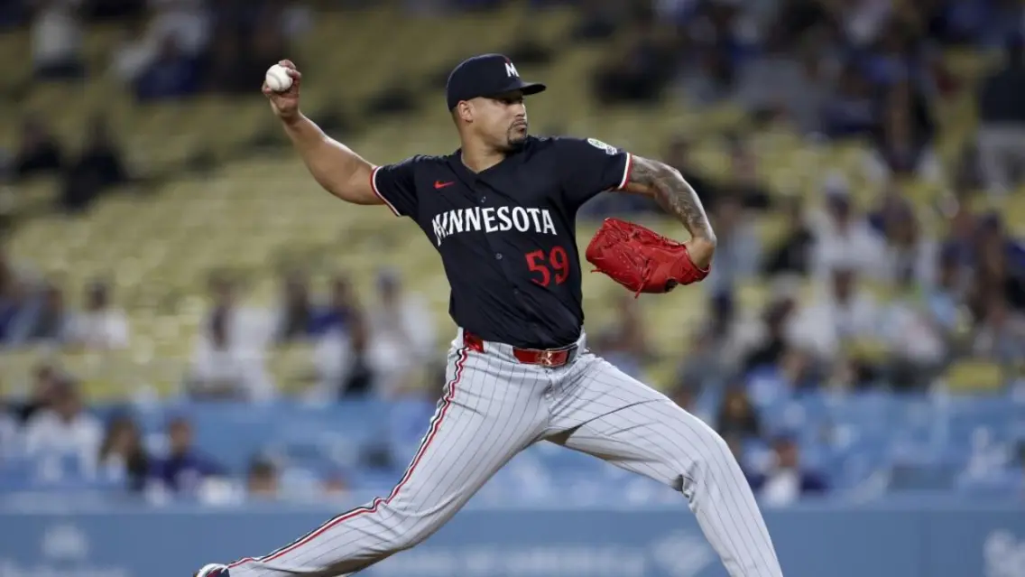 Jhoan Durán salvó en su debut con los Phillies; Pérez obtuvo su 7ma victoria