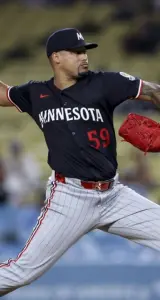 Jhoan Durán salvó en su debut con los Phillies; Pérez obtuvo su 7ma victoria