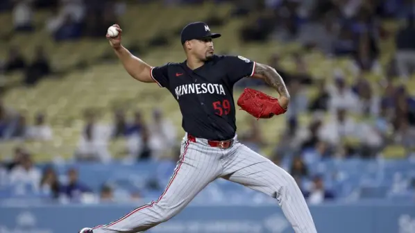 Jhoan Durán salvó en su debut con los Phillies; Pérez obtuvo su 7ma victoria