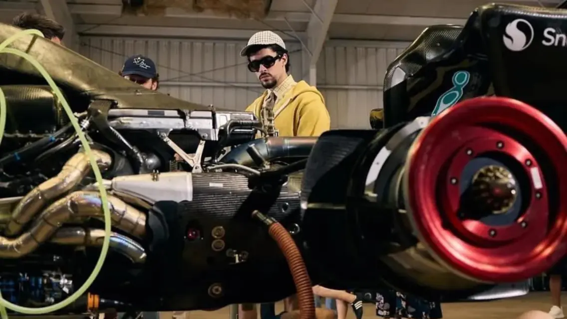 Bad Bunny une fuerzas con Mercedes y Adidas para exhibir auto de F1 en San Juanune fuerzas con Mercedes y Adidas para exhibir auto de F1 en San Juan