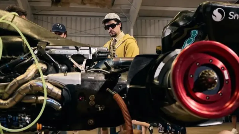 Bad Bunny une fuerzas con Mercedes y Adidas para exhibir auto de F1 en San Juanune fuerzas con Mercedes y Adidas para exhibir auto de F1 en San Juan