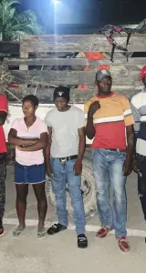 Ejército detiene camión con 11 haitianos indocumentados y una motocicleta en Duvergé