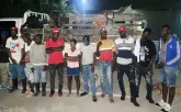 Ejército detiene camión con 11 haitianos indocumentados y una motocicleta en Duvergé