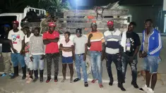 Ejército detiene camión con 11 haitianos indocumentados y una motocicleta en Duvergé