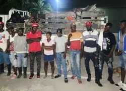 Ejército detiene camión con 11 haitianos indocumentados y una motocicleta en Duvergé