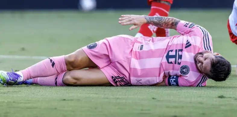 Preocupación por estado físico de Messi tras abandonar partido en minuto 11