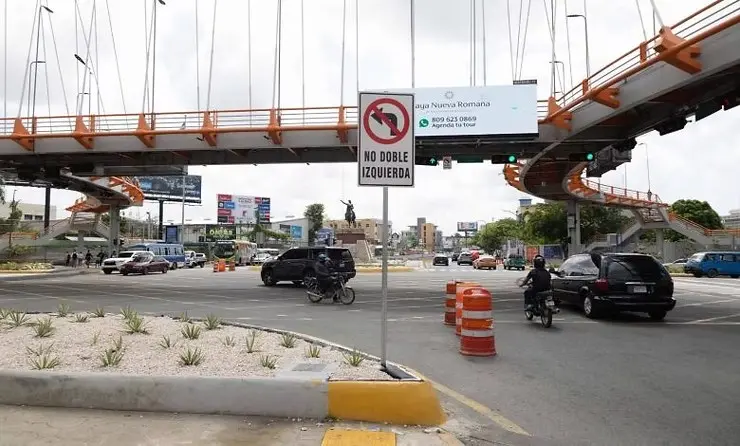 Quejas contra restricciones de giros a la izquierda, que continúa su marcha con nuevas prohibiciones