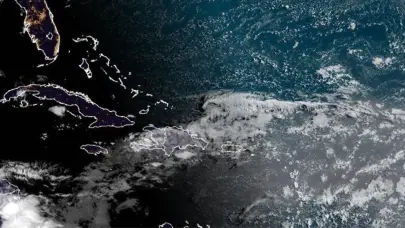 Lluvias continuarán este domingo en gran parte del país por paso de onda tropical