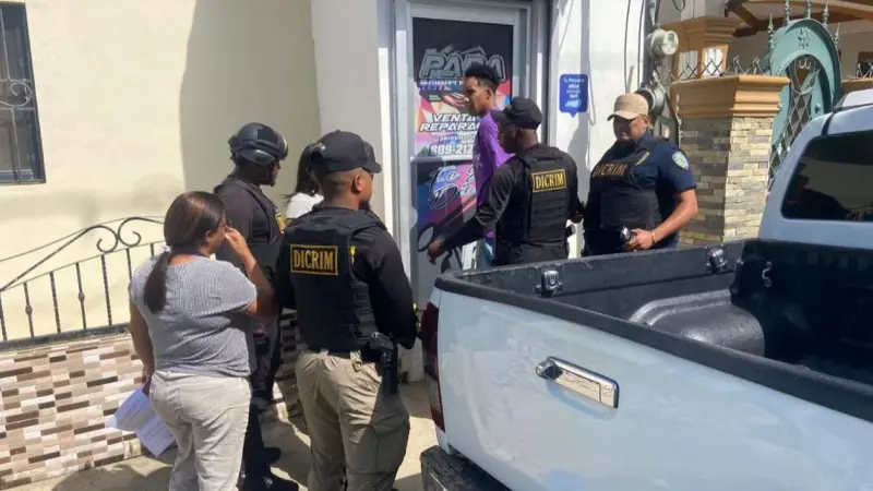 PN y MP apresan a La Para durante allanamiento en Santiago