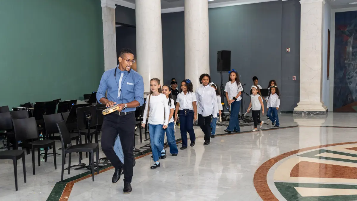 El resultado fue una noche inolvidable para familiares, docentes y público en general, quienes ovacionaron el esfuerzo y la dedicación de los participantes.