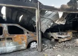 Incendio reduce a cenizas varios locales comerciales en San Francisco de Macorís