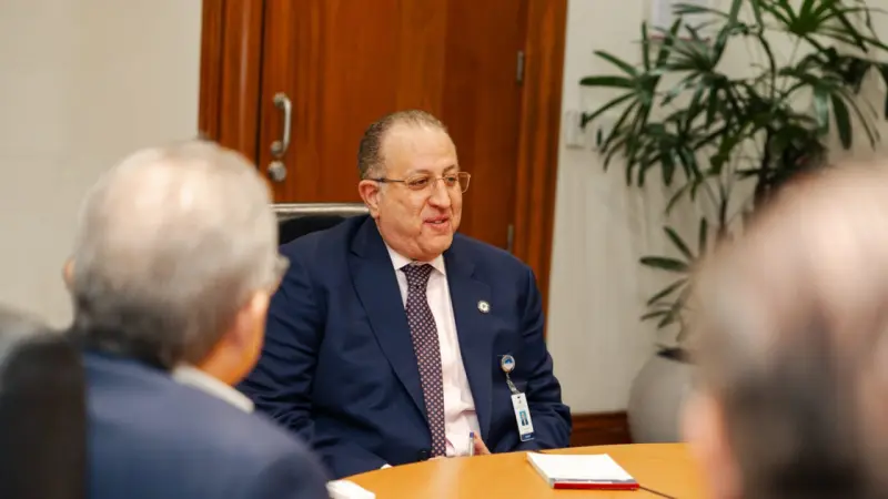 Ministro Magín Díaz se reúne con ONEC para fortalecer la economía