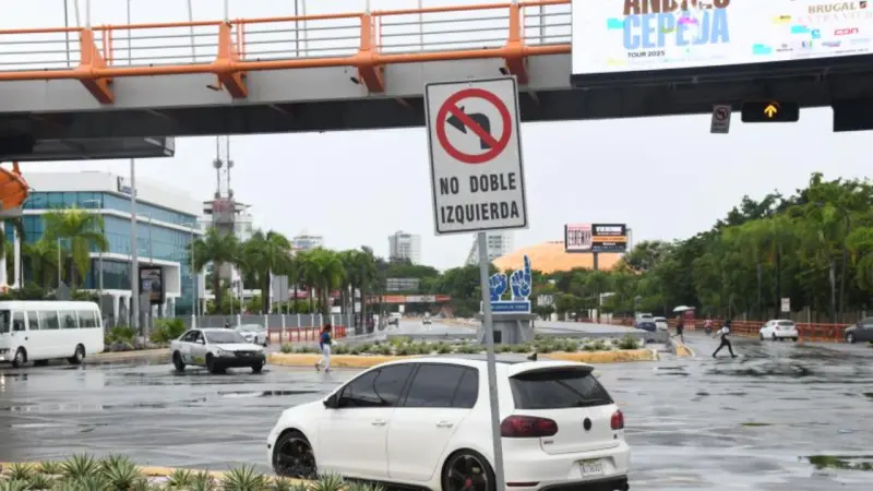 Conductores divididos ante nueva fase del plan RD se mueve que prohíbe giros a la izquierda