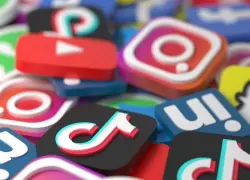 Cerrado por vacaciones, también en redes sociales: diez claves para usarlas con sentido este verano