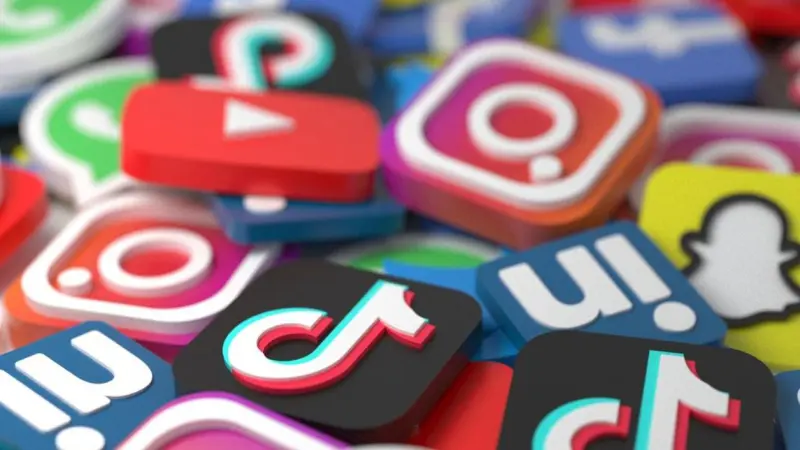 Cerrado por vacaciones, también en redes sociales: diez claves para usarlas con sentido este verano