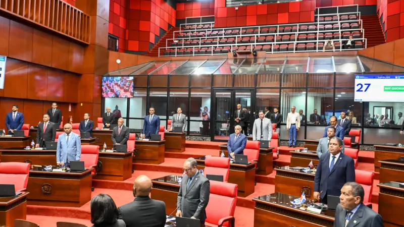 Senado aprueba sanciones por incomparecencia de funcionarios y avanza ley de alquileres con nuevos límites