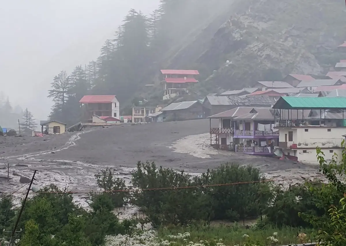 Cuatro muertos y 100 desaparecidos tras repentina riada en el Himalaya indio