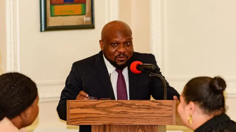 Acusado de entrar "ilegalmente" al territorio dominicano, el consejero presidencial Smith Augustin fue detenido por las autoridades dominicanas