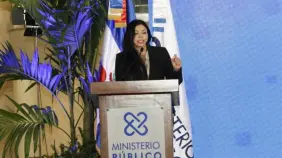 Procuradora General recibe estudiantes meritorios residentes en España