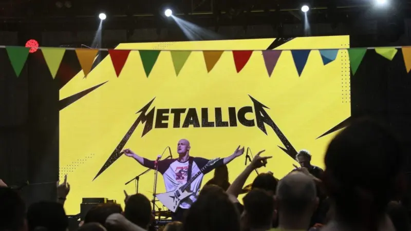 Bandas tributo hacen vibrar a los fans rusos privados de sus ídolos musicales occidentales