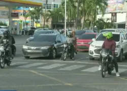 Conductores se resisten a prohibición de giros a la izquierda pese a refuerzo de vigilancia
