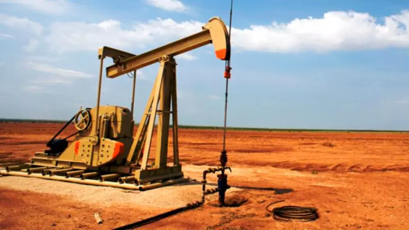 El petróleo de Texas baja un 1,2 %, pendiente de sanciones de EE.UU. a Rusia