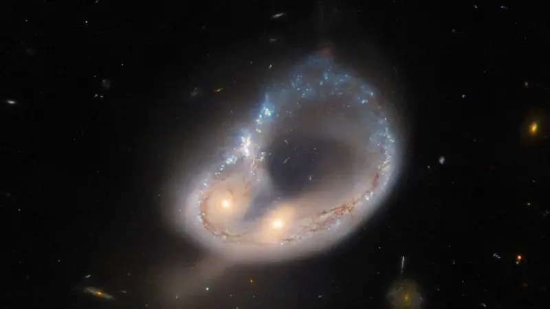 El telescopio Hubble revela las secuelas de una rara colisión estelar