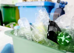 ¿Cuáles son los siete países que producen la mayor parte del plástico?