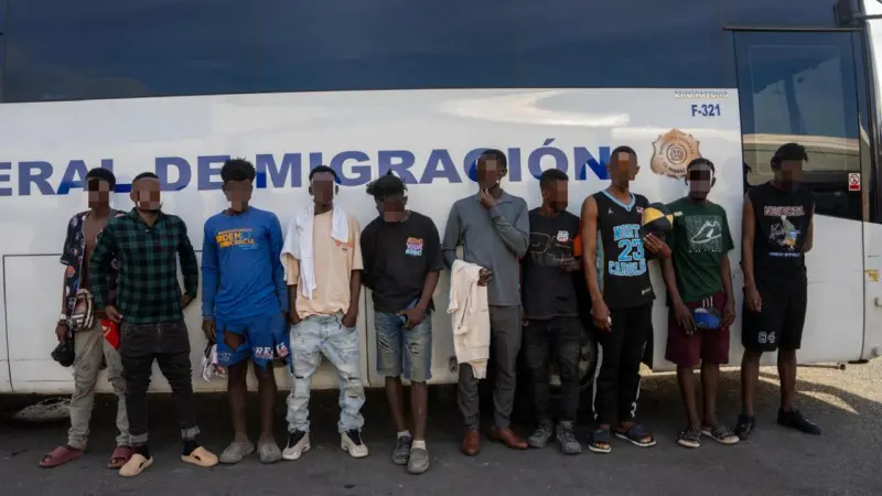La DGM detiene a 1,630 haitianos indocumentados y reparte 1,388